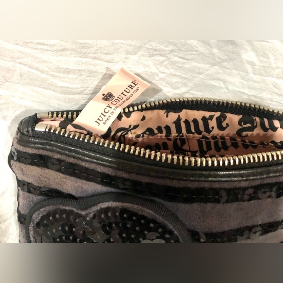 🦋JUICY COUTURE black sequined striped zippered wristlet/purse size 9x5 EUC - Picture 5 of 6